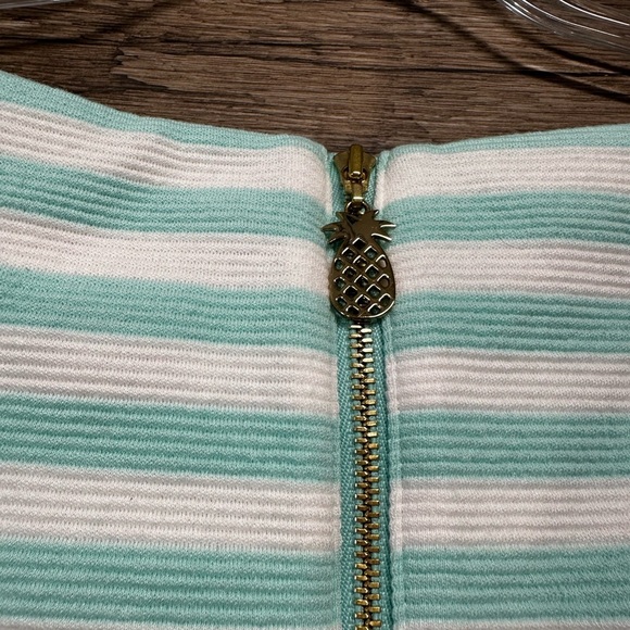 Lilly Pulitzer White and Green Sheath Dress with Bateau Neckline - Picture 7 of 13